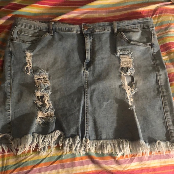 Forever 21 Dresses & Skirts - Plus size forever 21 ripped skirt